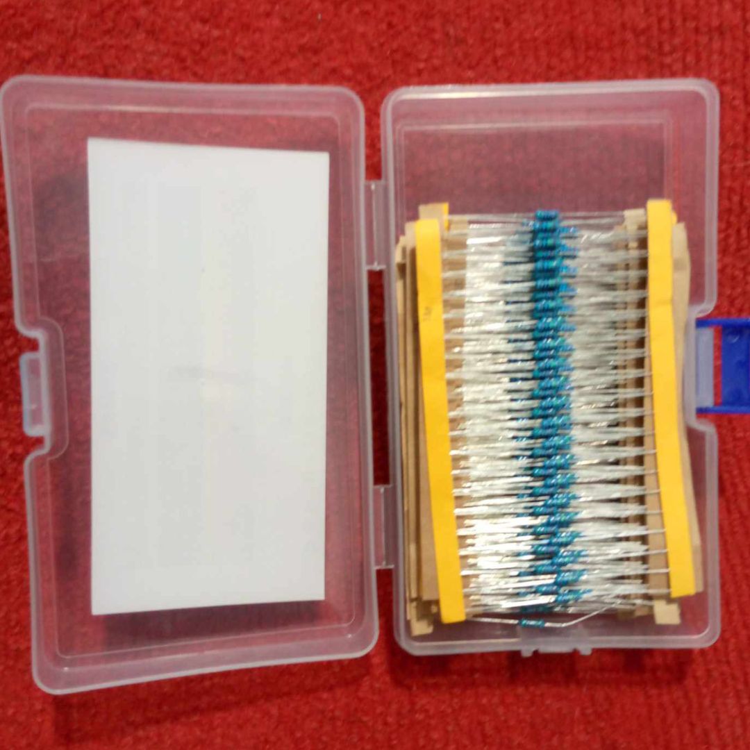 600Pcs Resistor Combo Tolerance 1% 1M 1K, 47K, 470K, 10K, 20K, 22OHM 30 Values Resistor Carbon Film Resistor 1/4W Resistance 0.25 Watt Fixed Resistors 2 Pin Leads With Storage Box. 