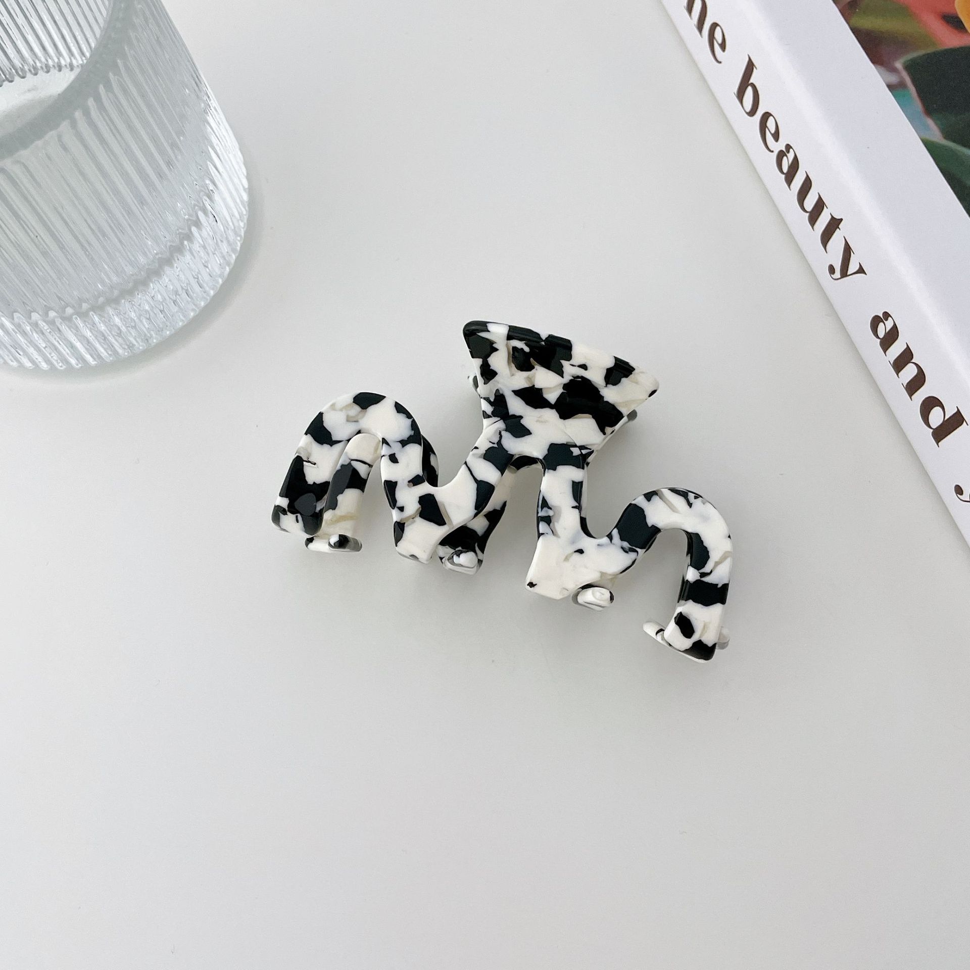 Duowei Jewelry New Korea style acetate hair ornament girl's hairpin M-shaped cut-out hair grab clip women's medium