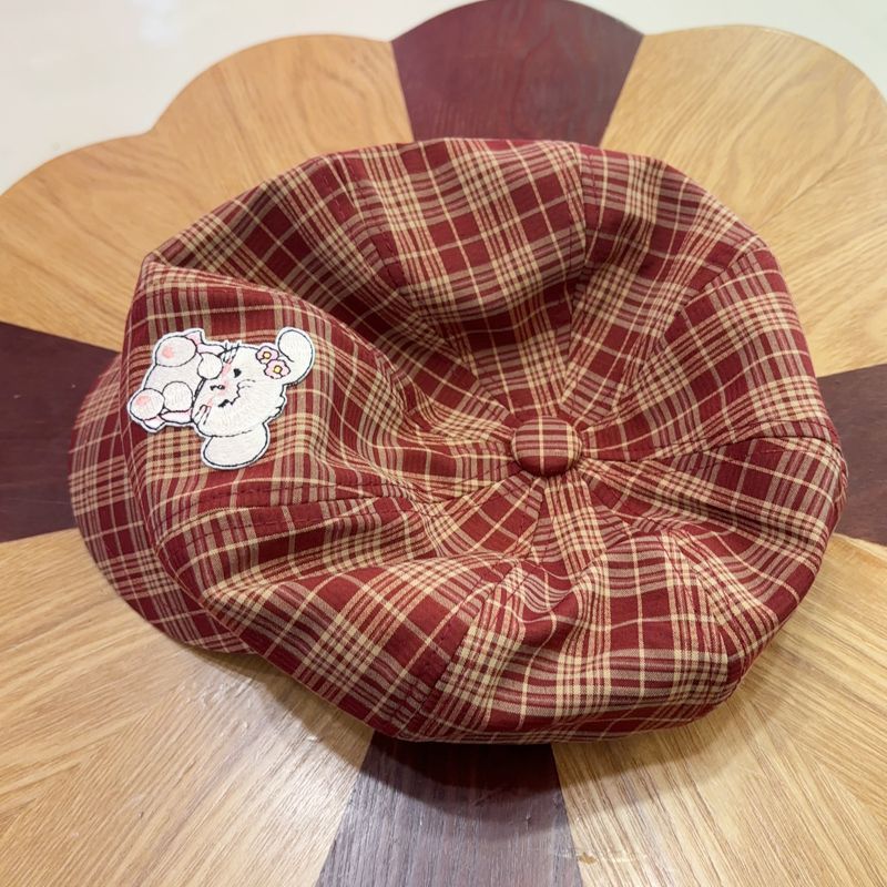 New explosive mikko kitten retro beret girl show face cute and versatile checked octagonal hat. 