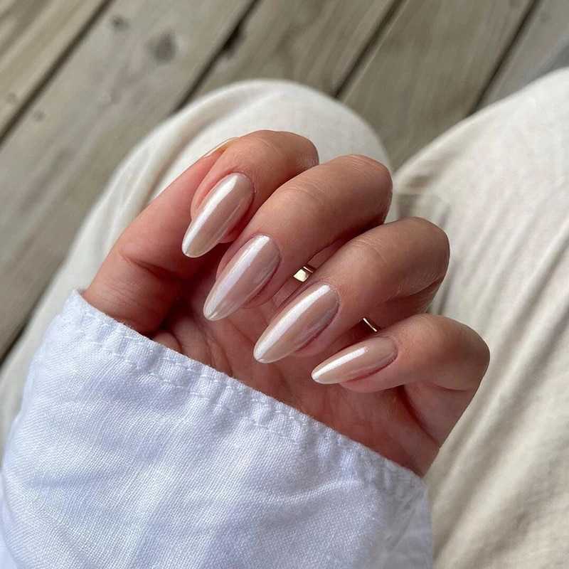 The New24pcs False Nail Wearable Gold Solid Color Almond Shaped Fingernails Finished Removable and Reusable Nail Patch. 