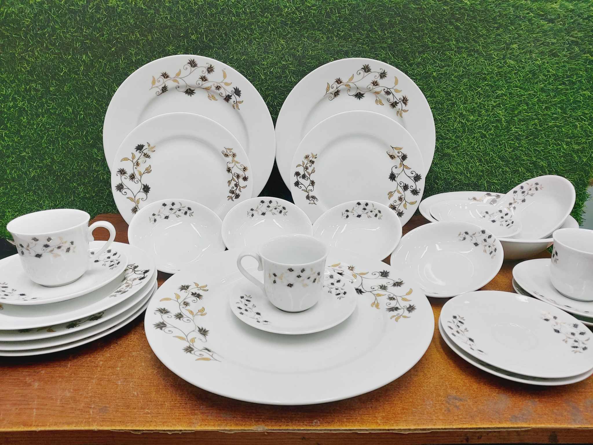 32 Pcs Dinner Set Paragon Ceramic.With 6x Dinner Plate, 6x Breakfast Plate, 6x Cup, 6x Saucer, 6x Sweet Bowl, 1x Curry Bowl, 1x Rice Dish.. 