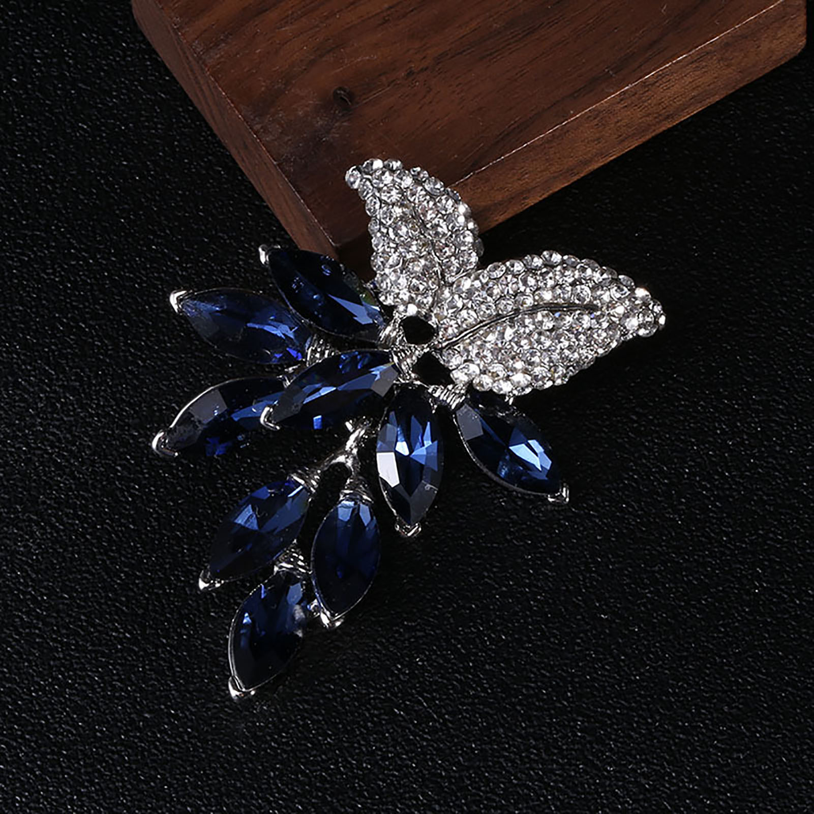 Elegant Brooch Exquisite Lady Grape Shape Rhinestone Lapel Pin. 