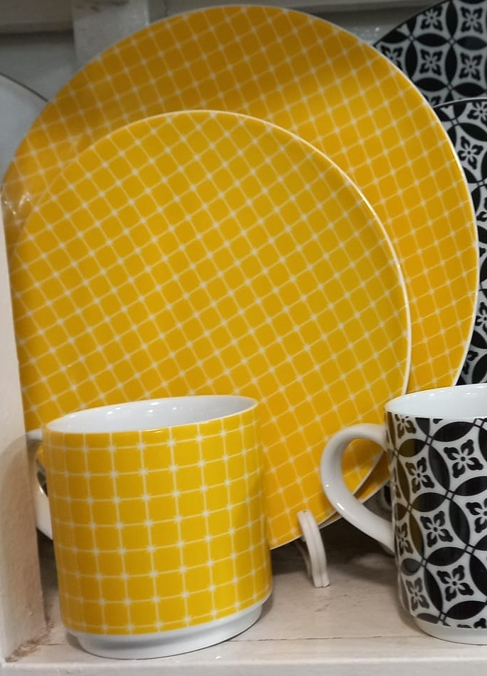 24 Pieces Ariane Dinner Set YELLOW Design. 