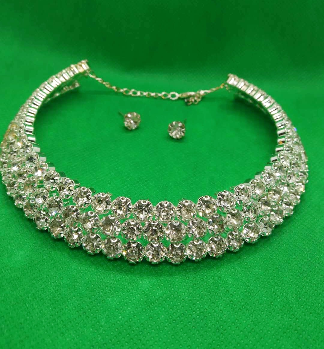 White Stone Necklace Set 3 tyre Round 
