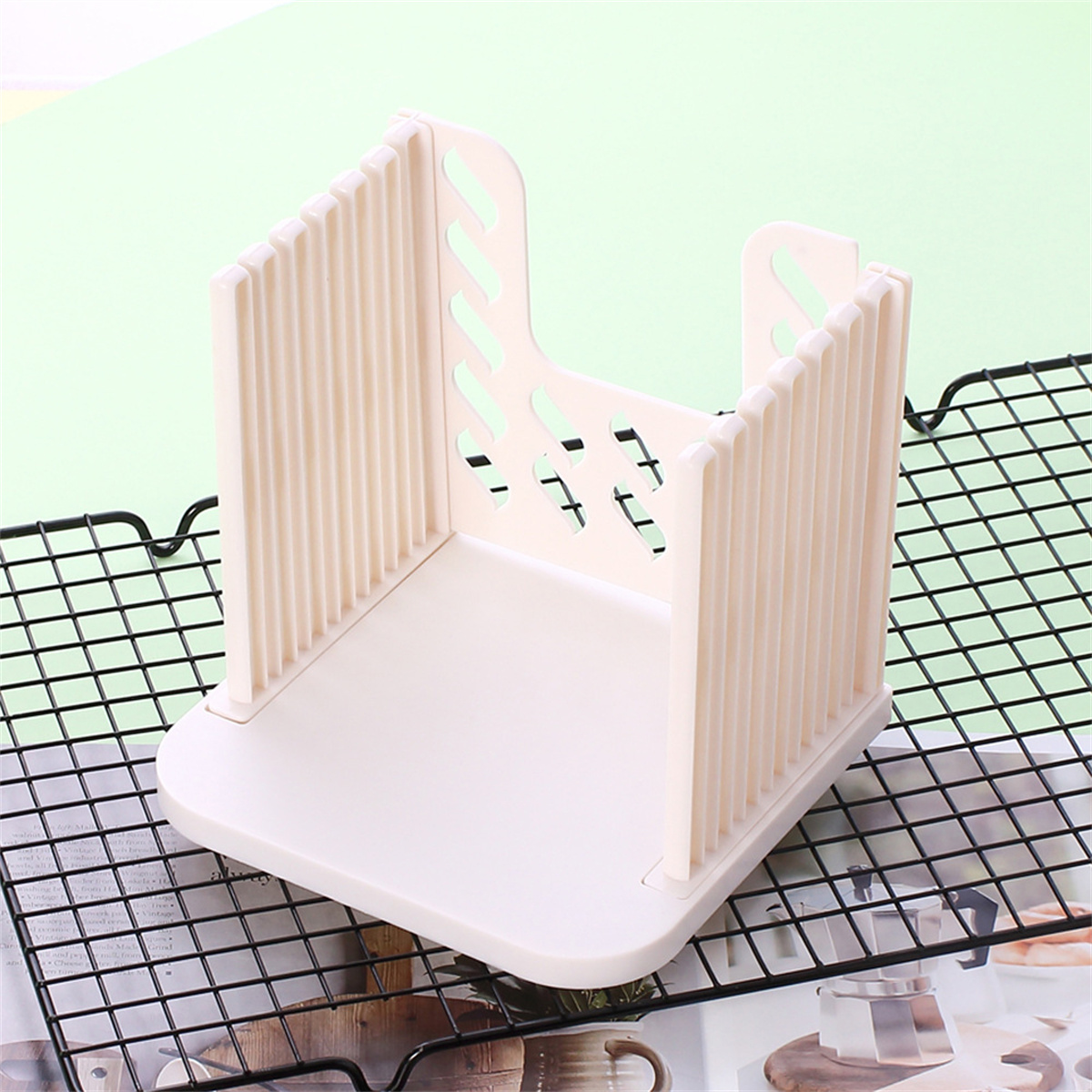 GC Bread Slicer For Homemade Bread, Bread Slicing Guide Adjustable Width, Foldable And Compact Cutting Guide With Crumb Tray, Suitability For Homemade Bread, Bagels, Cakes