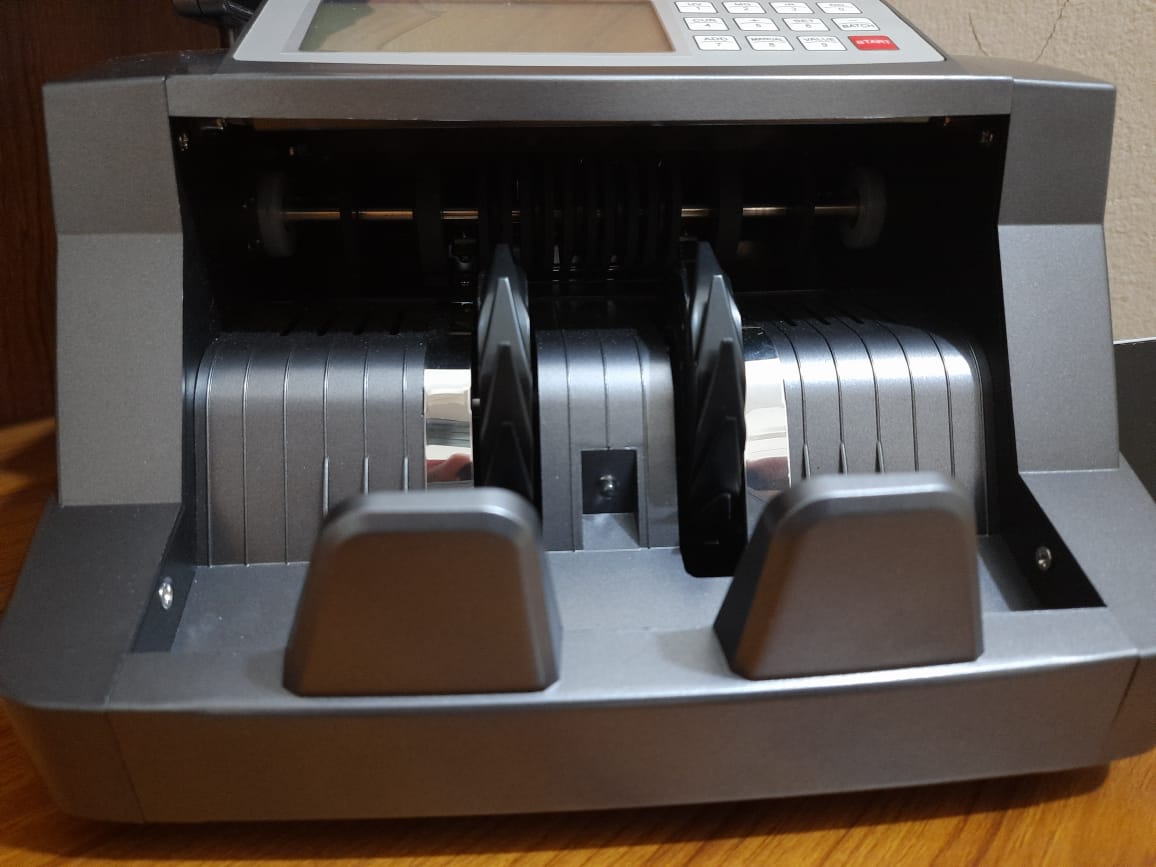 Money Counting & Fake Note Detector Machine ML-6300 with 3 displays. 