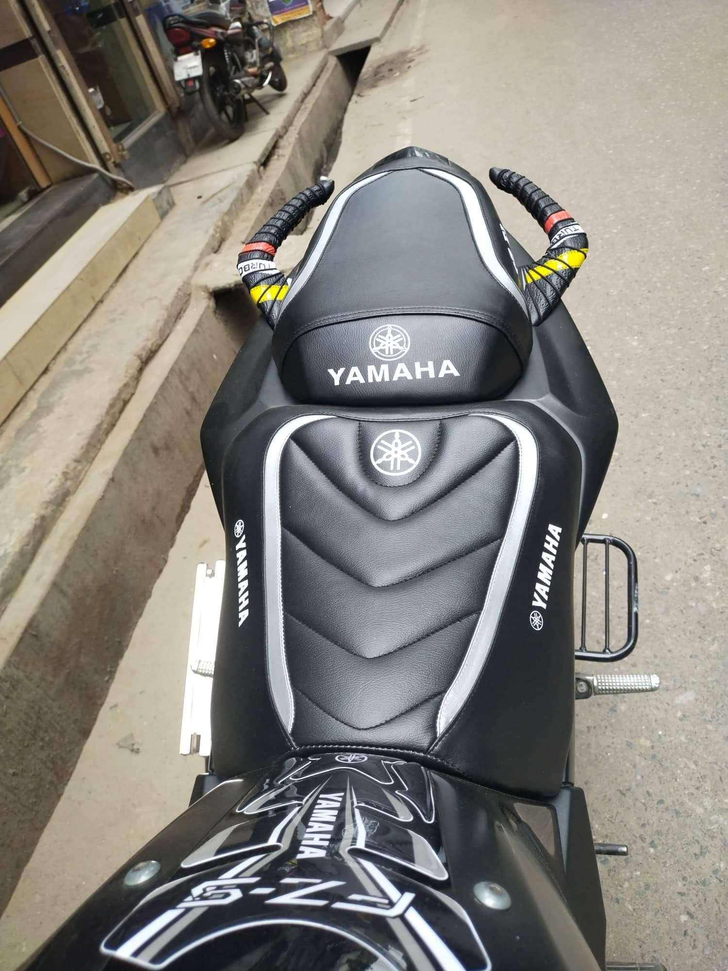 Yamaha Fazer v2 silver  modified seat cover. 