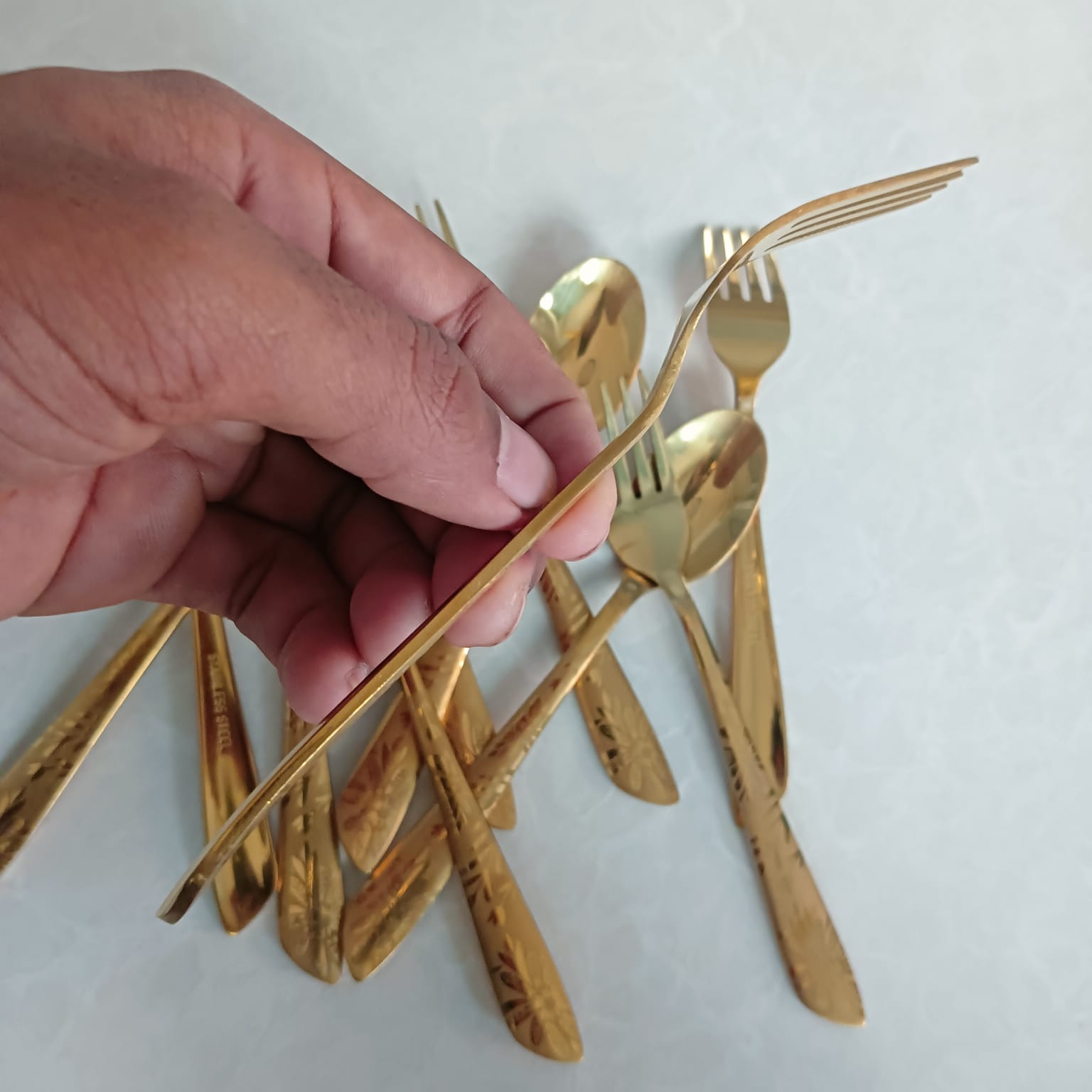 12 pcs set ayd Golden color Tea and Fork spoon set for Tableware , golden Fork spoon , 15 cm long Fork spoon golden color AYD golden Fork spoon 6 pcs tea spoon and 6 pcs fork spoon 15 cm long spoon. 