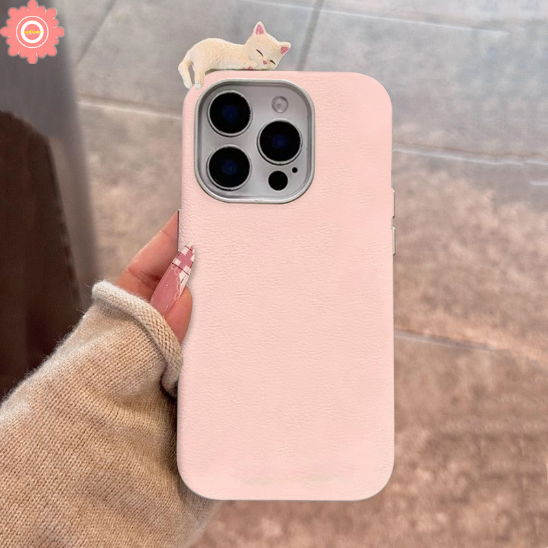 Simple Solid Color Lovely 3D DIY Doll Cat Cartoon Kitten Case Compatible for IPhone 15 11 16 12 13 14 Pro Max 16 15 14 Plus XR X XS Max Luxury Metal Lens Frame Leather Texture Case. 