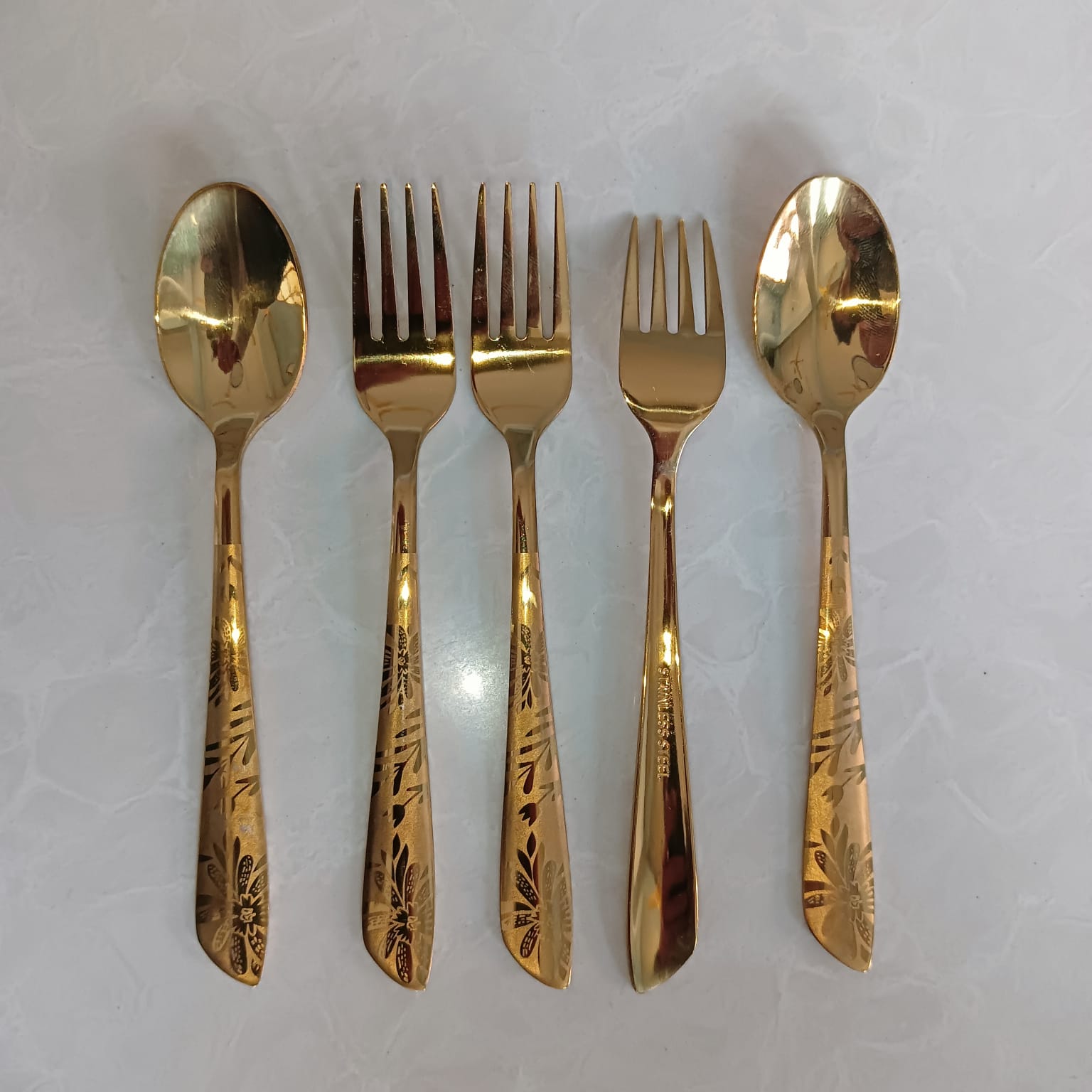 12 pcs set ayd Golden color Tea and Fork spoon set for Tableware , golden Fork spoon , 15 cm long Fork spoon golden color AYD golden Fork spoon 6 pcs tea spoon and 6 pcs fork spoon 15 cm long spoon. 