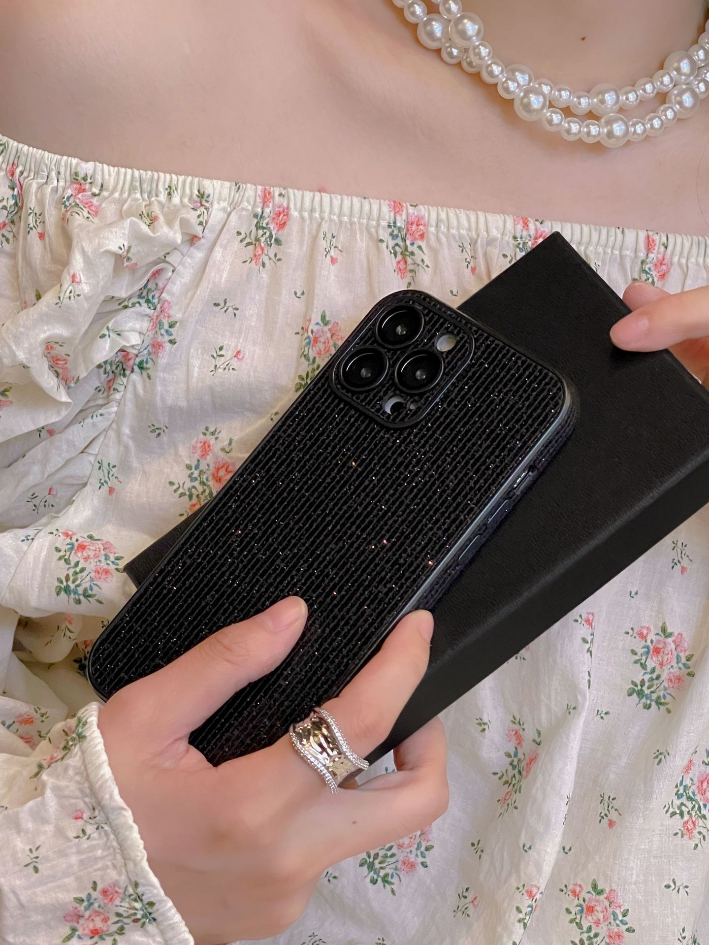 [autismaut] New Glitter iPhone15 Side Sticker Oil Injection All-Inclusive Protective Shell Applicable iPhone14 Phone Case Luxury. 