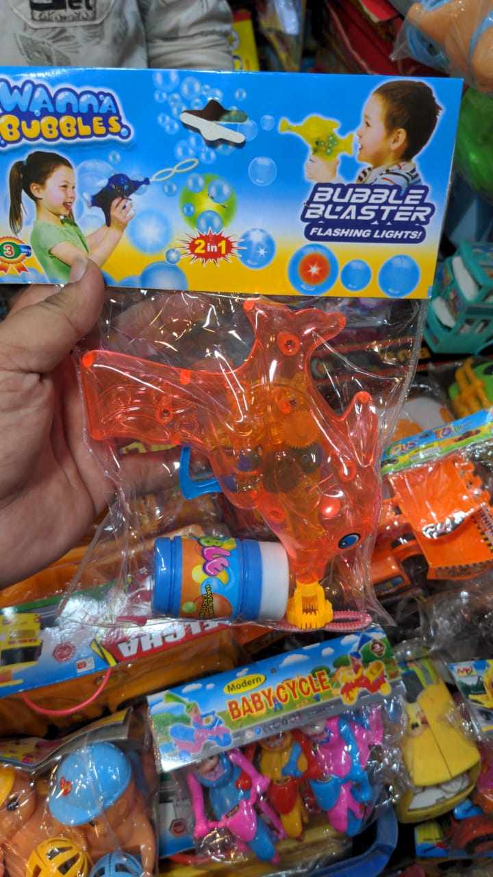 Wanna Bubbles Dolphine Bubble Gun with Bubble box Ages 3+