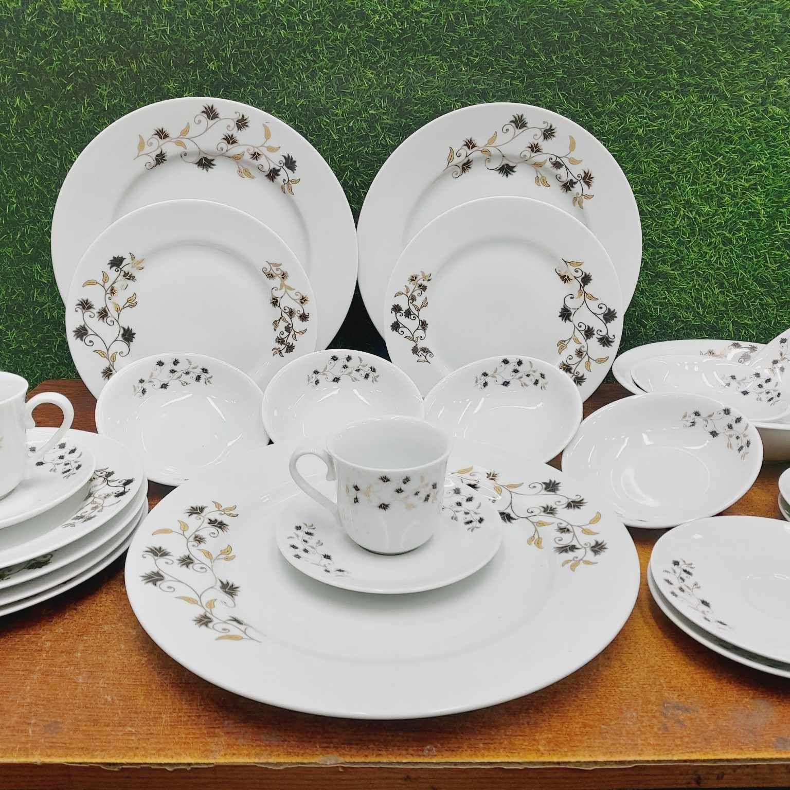 32 Pcs Dinner Set Paragon Ceramic.With 6x Dinner Plate, 6x Breakfast Plate, 6x Cup, 6x Saucer, 6x Sweet Bowl, 1x Curry Bowl, 1x Rice Dish.