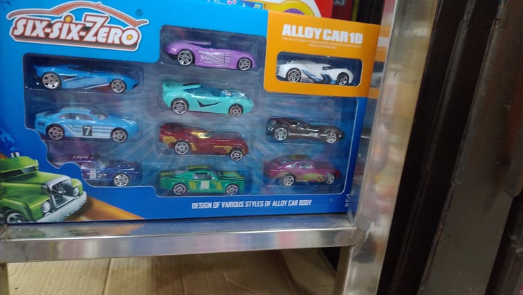 Six Six Zero - 1:64 Design of Various Styles of  Alloy Car body Vehicle 10 Pcs Box.. 