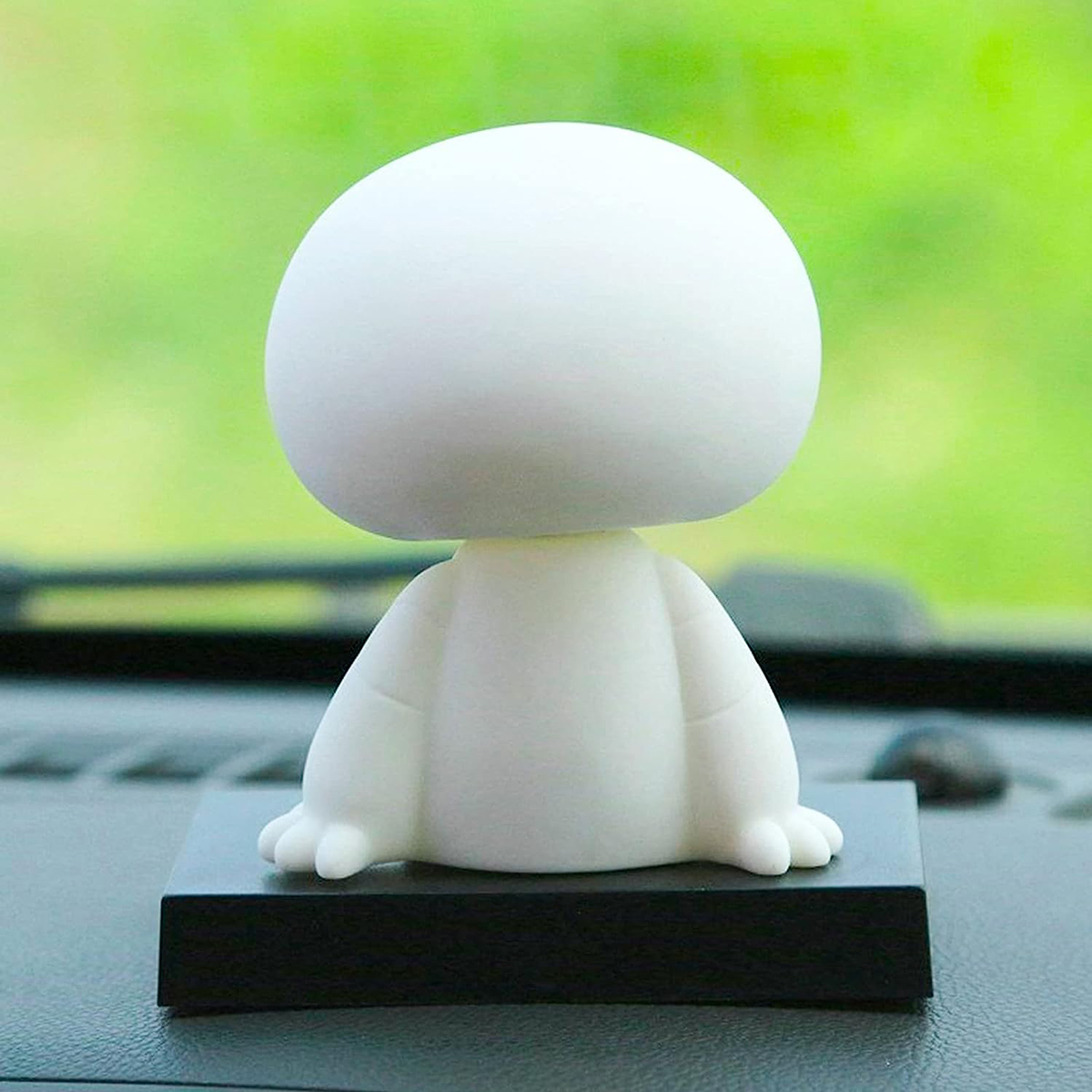Baymax Robot Shaking Head Car Ornament: Cute and Playful Dashboard Decor - Nodding Ornaments to Inject Fun and Character into Your Commute. 