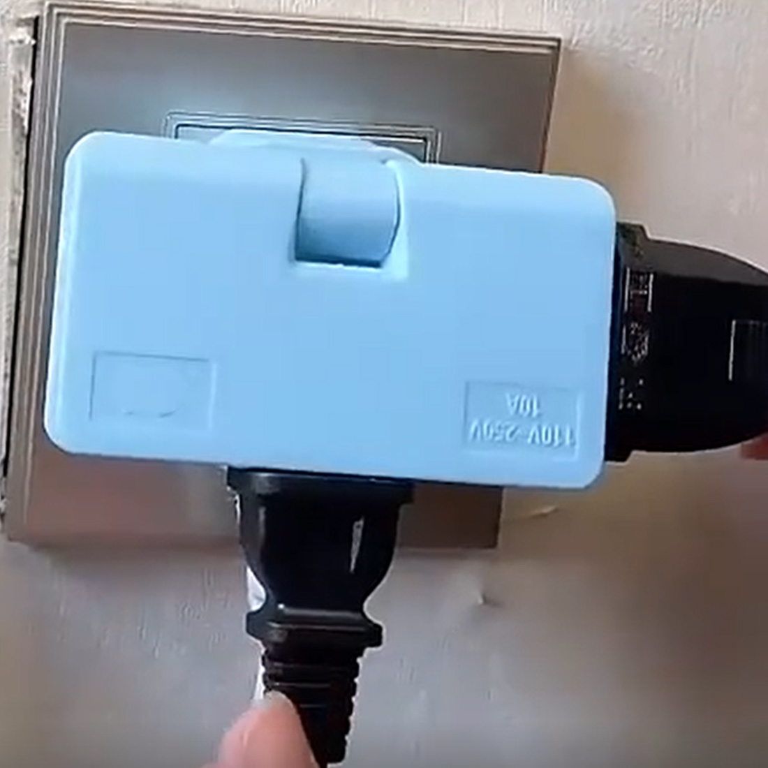 Rotate EU Plug Converter 3 in 1 Rotatable Outlet Extender 180 Degree Extension Plug Multi Plug Mini Outlet Adapter - multi plug. 
