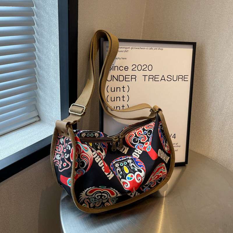 New 2024 Messenger Shoulder Tide Bag. 
