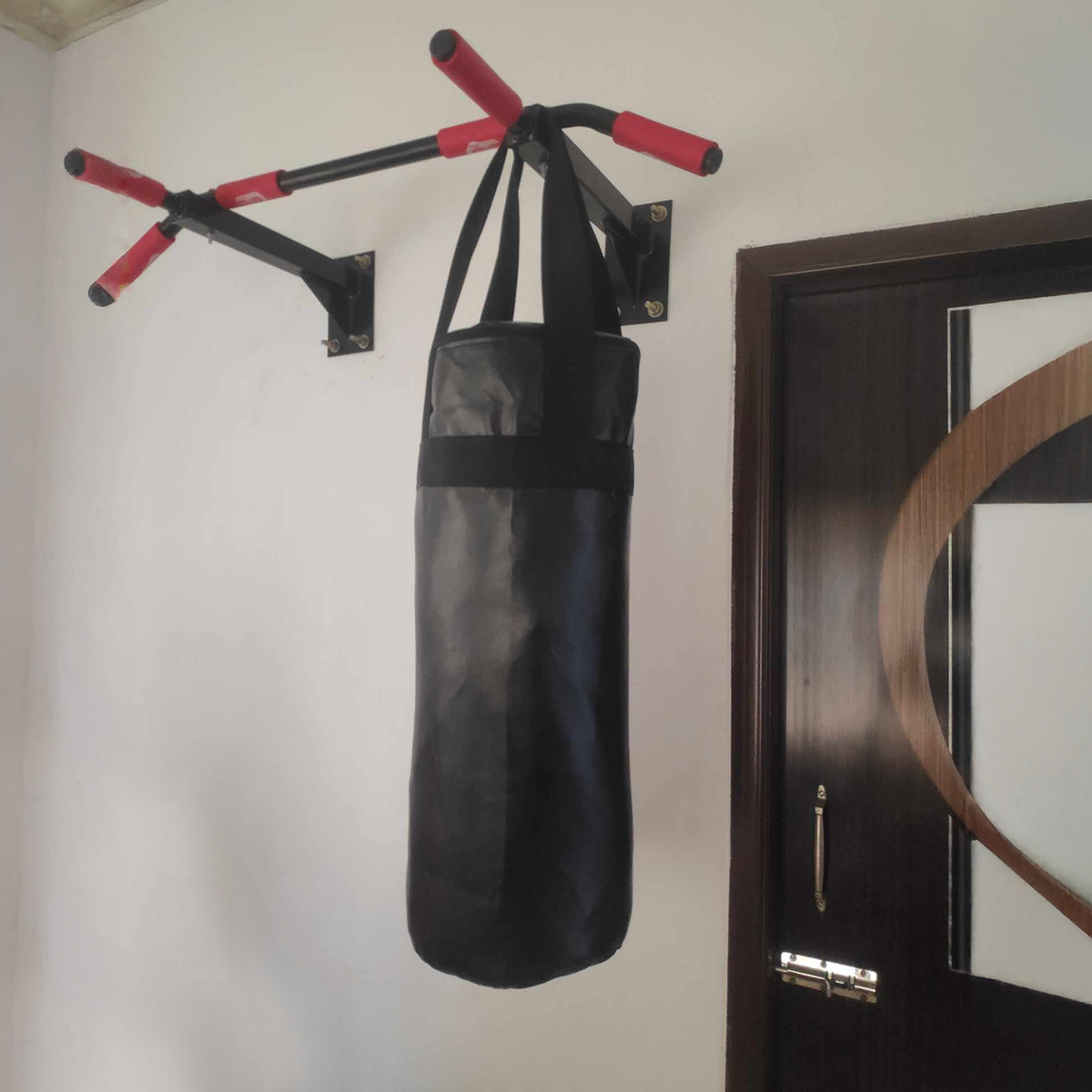 Heavy Punching Bag 60Cm Long - Get Your Workout In With This Heavy Punching Bag - Designed For Durability And Performance. 