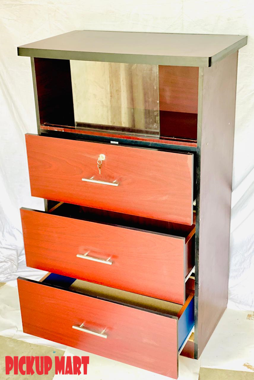 Single Wardrobe with Shelf. 