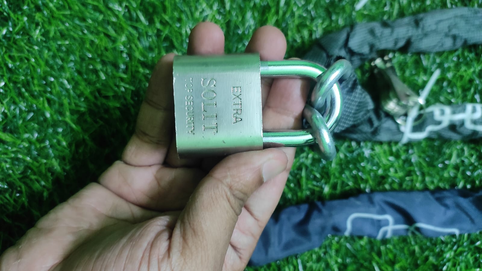 Bicycle Chain Lock: Ensure Uncompromising Security For Your Bicycle With This Reliable Chain Lock, Providing Peace Of Mind Wherever You Go.. 