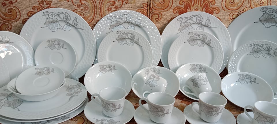 Exclusive Amboss Design 32 Pcs Dinner Set . Ceramic Dinner Set. Dining Set. Dinner Plate, Dinner Half Plate, Cup & Saucer, Sweet Bowl, Big Curry Bowl & Rice Dish Dinner Set. CD:A250.. 