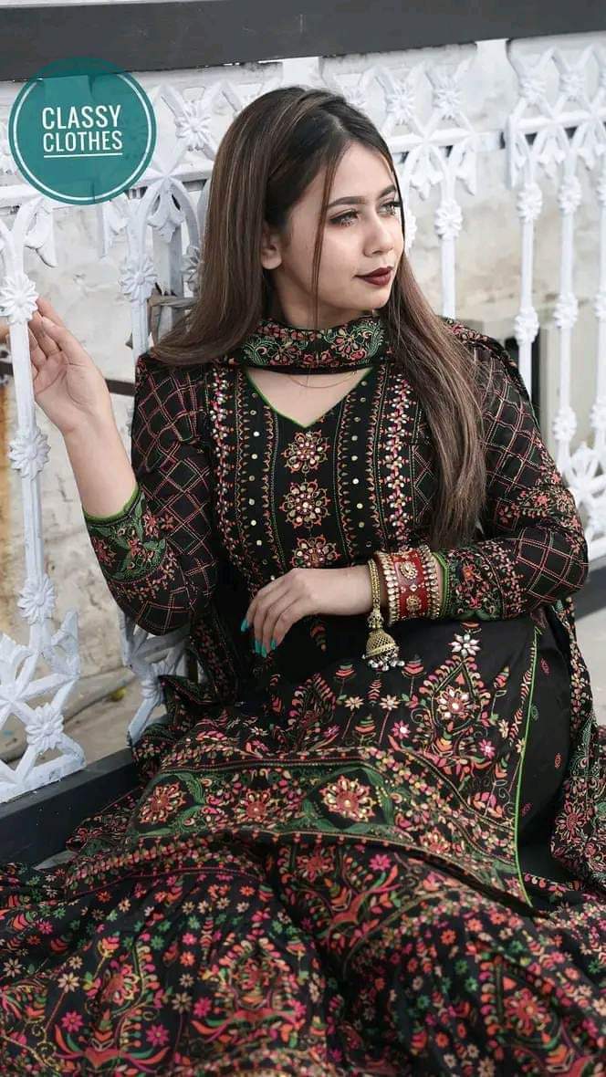 Exclusive Saree Linen Ready-Made Three-Piece Outfit for Women - Embrace Tradition with a Touch of Elegance. 