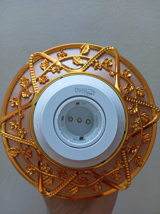 2 In 1(Pin & Pach) Smart Design Light Bulb Holder. 