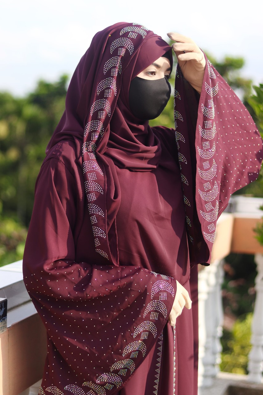 Dubai chan tara Burkha with Matching Hijab Made by Dubai Cherry Fabrics. 