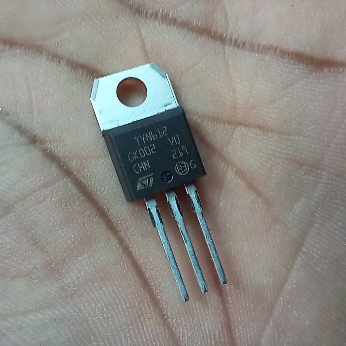 A Class TYN612 IC TYN612 Thyristor 12A 600V Unidirectional TYN612 SCR Thyristor TO-220 Silicon Control Rectifier Transistor 3 Pin Leads IC. 