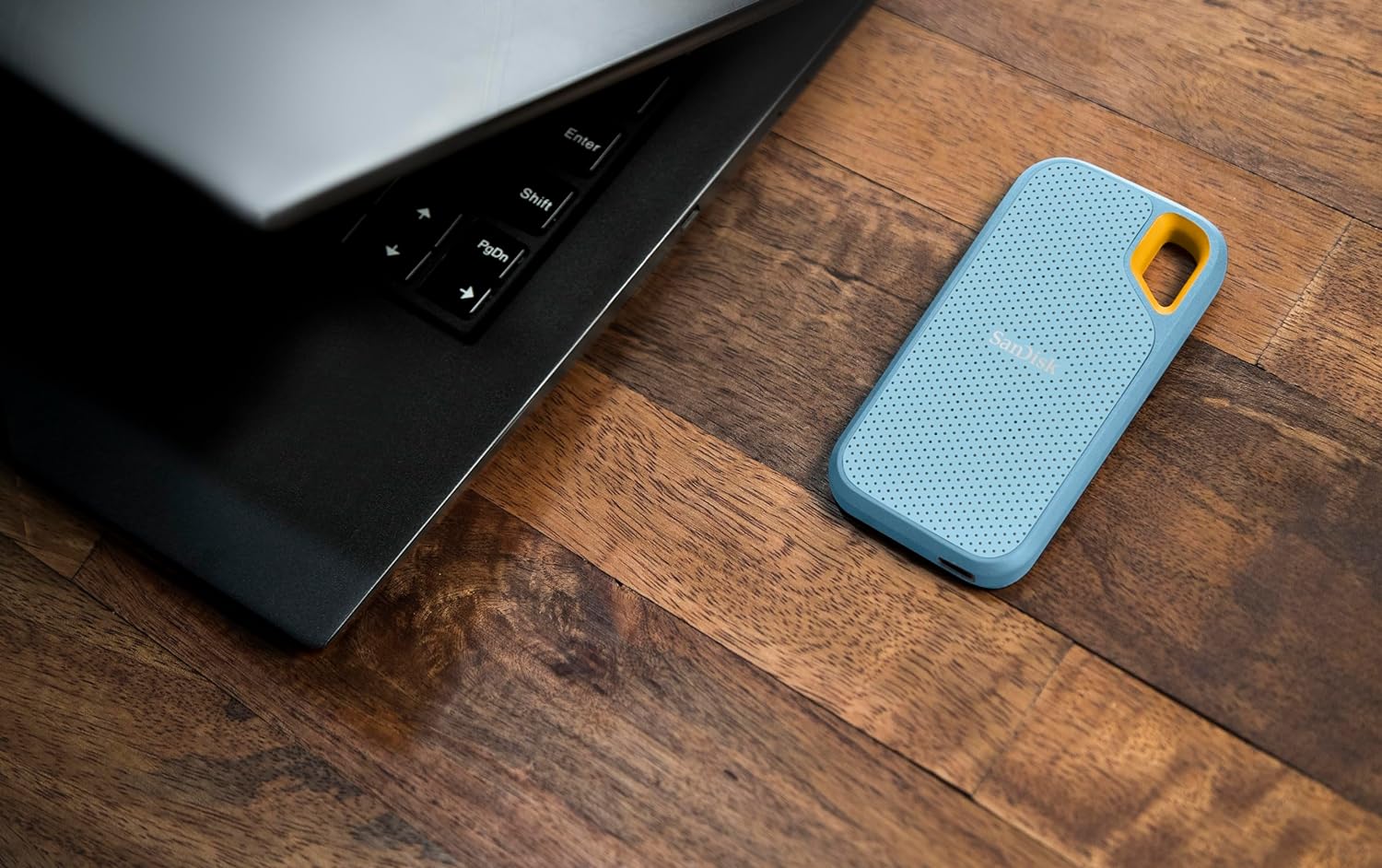 SanDisk 2TB Extreme Portable SSD USB-C, USB 3.2 Gen 2, IP65 Water and Dust Resistance, Updated Firmware - External Solid State Drive (1050Mb/s R, 1000Mb/s W) # SDSSDE61-2T00-G25. 