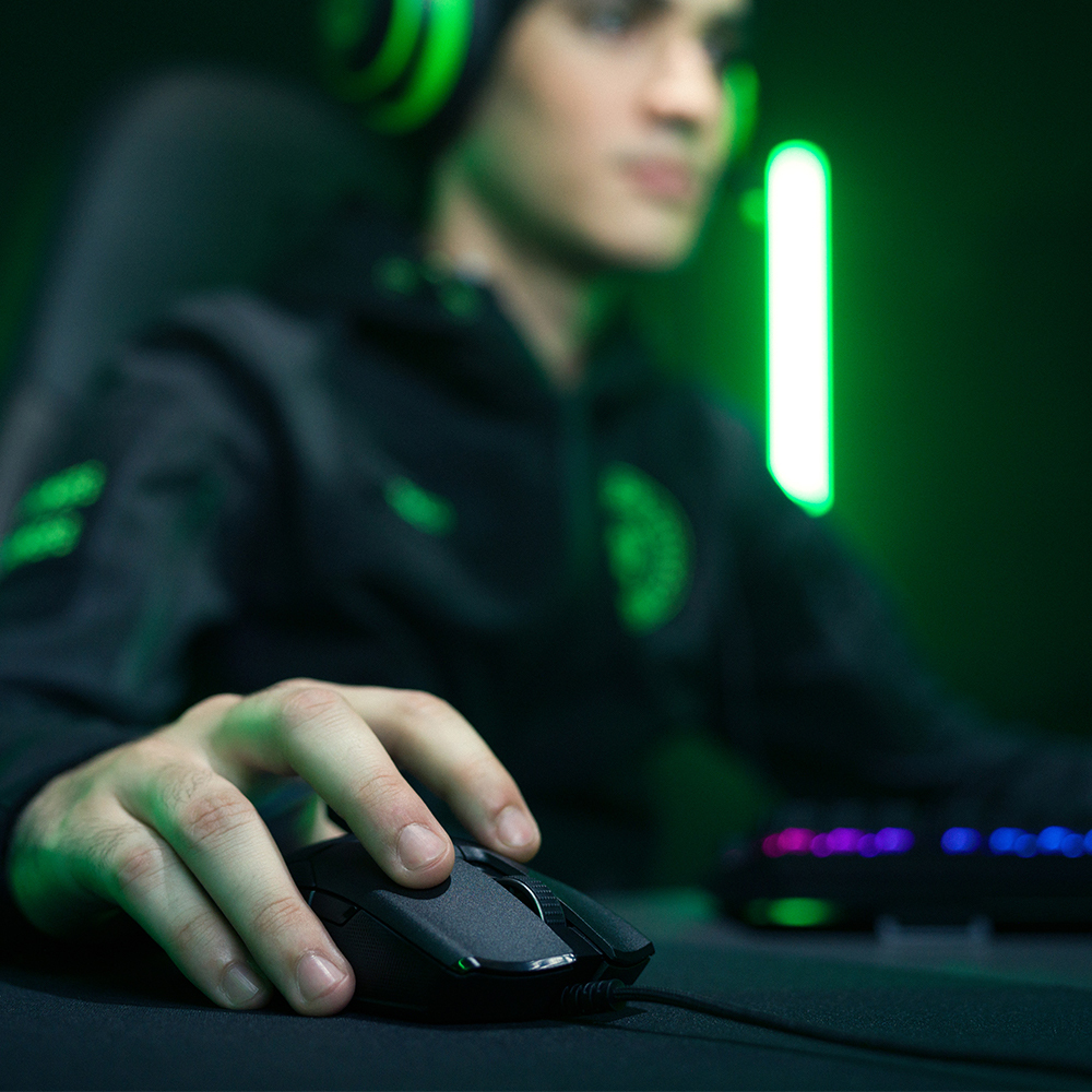 Razer Viper 8KHz Wired Gaming Mouse Lightweight Ergonomic Mouse with 8000Hz Polling Rate 20000DPI FOCUS+ Optical Sensor. 