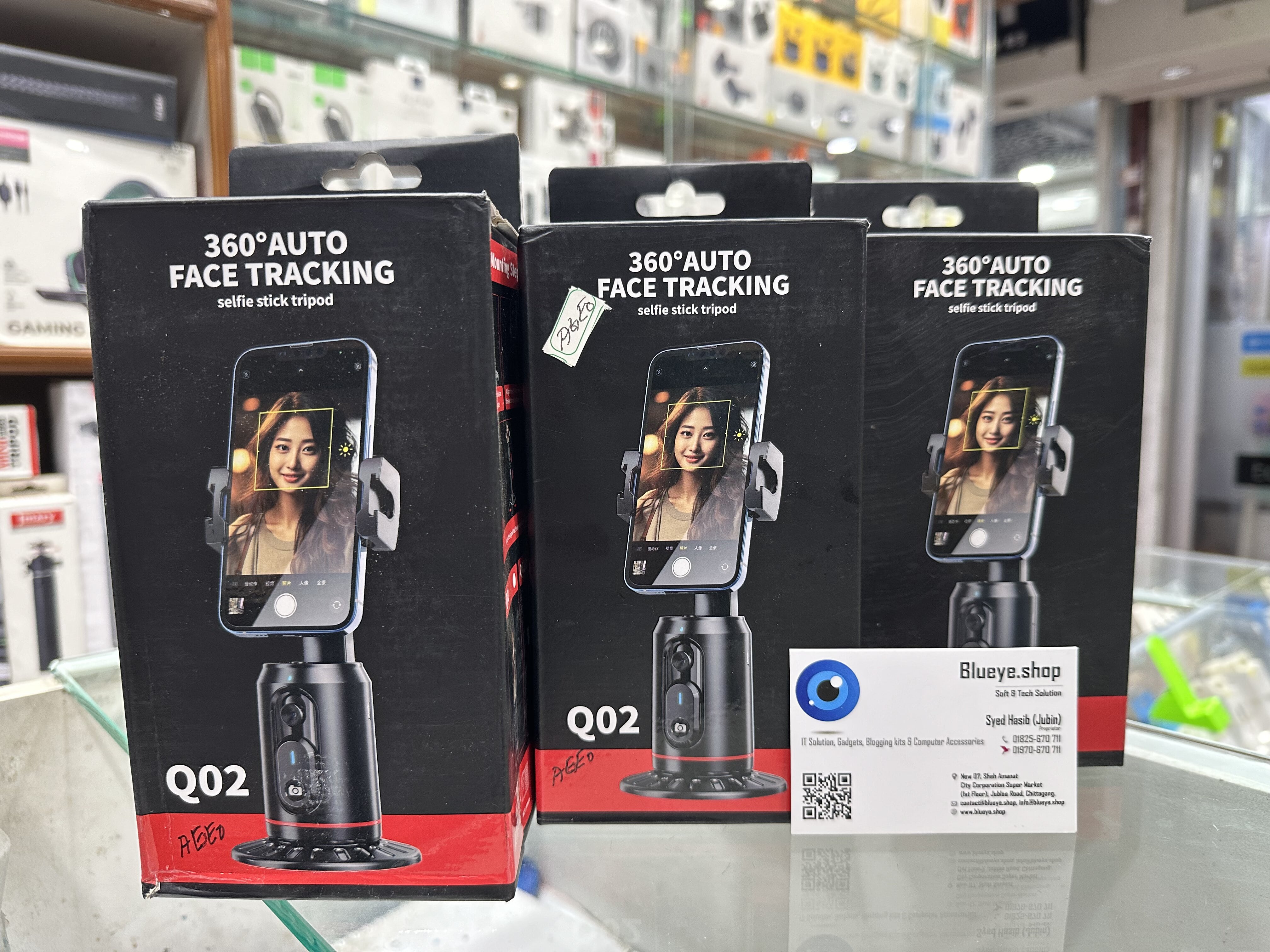 Retrack Q02 AI Tracker 360° Auto Face Tracking Smart Selfie Gimbal Stabilizer Fill Light Tripod With Type-C.. 