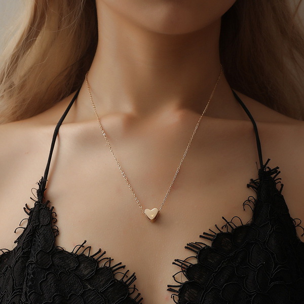 Slim Golden Heart Love Clavicle Pendant 