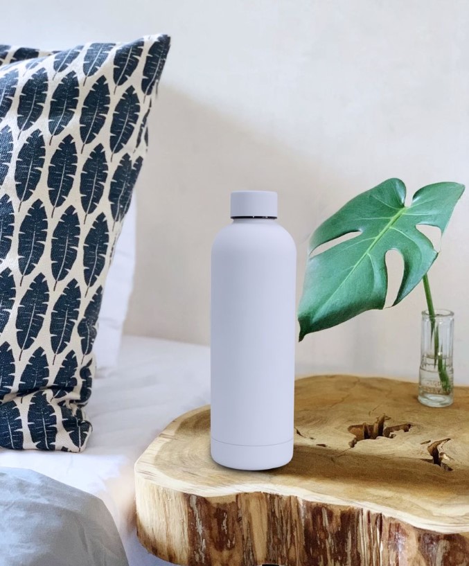 Stay Hydrated On The Go With The Vacuum Flask Ss 750Ml- Rubber Coating For Soft Touch Comfort - Keep Your Beverages At The Perfect Temperature. 