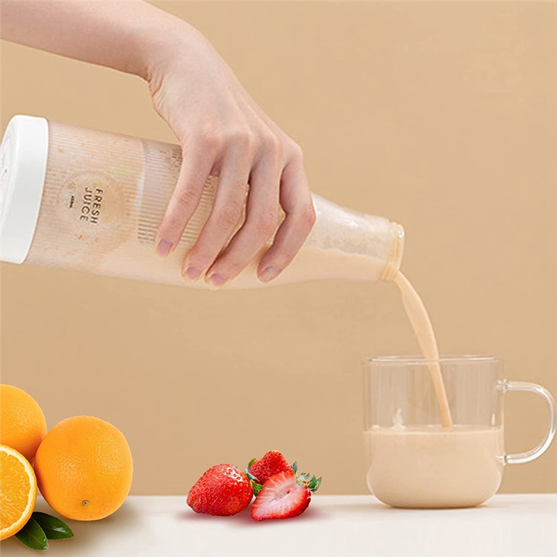 Portable Blender Small Blender with Magnetic USB Rechargeable for Shakes and Smoothies A. 