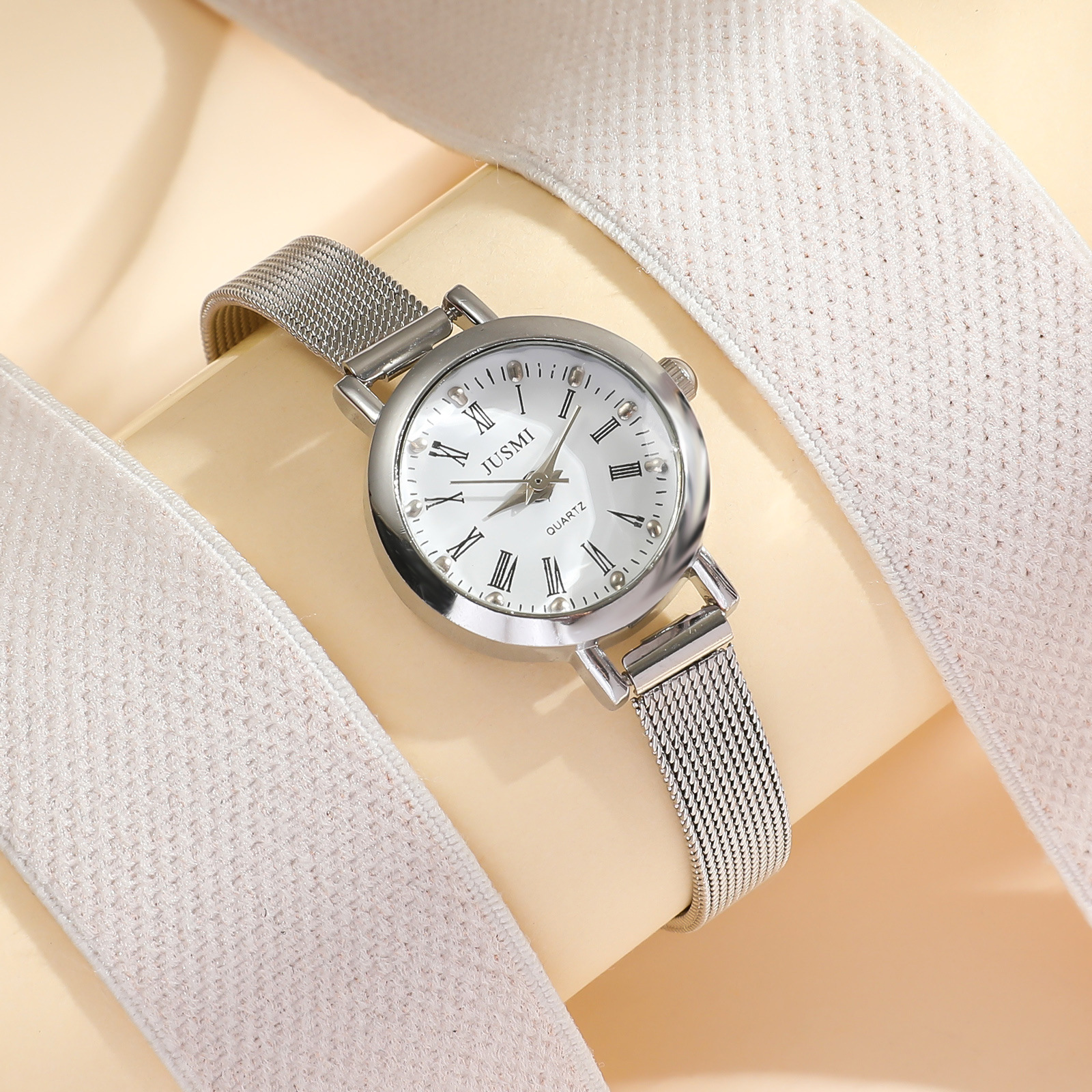 Women's High-class Cold Style Niche Quartz Watch Women's Simple Elegant Retro Square Small Dial. 