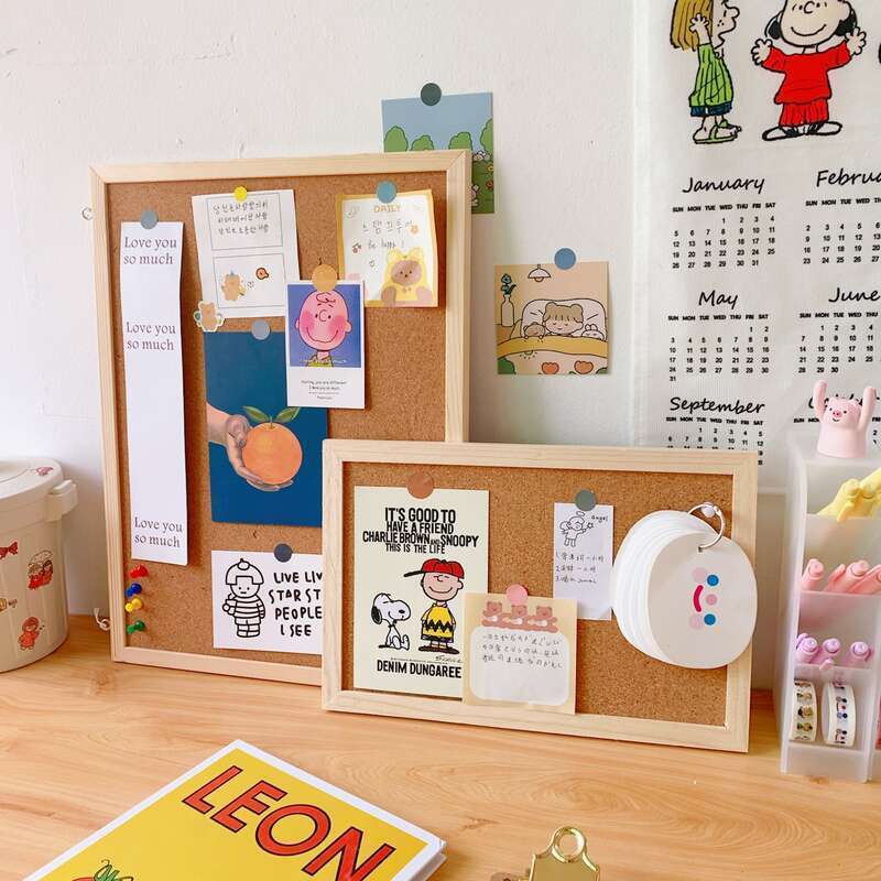 Ins soft wooden internet celebrity message board, hanging style student dormitory, simple solid wood frame background, photo wall, creative version