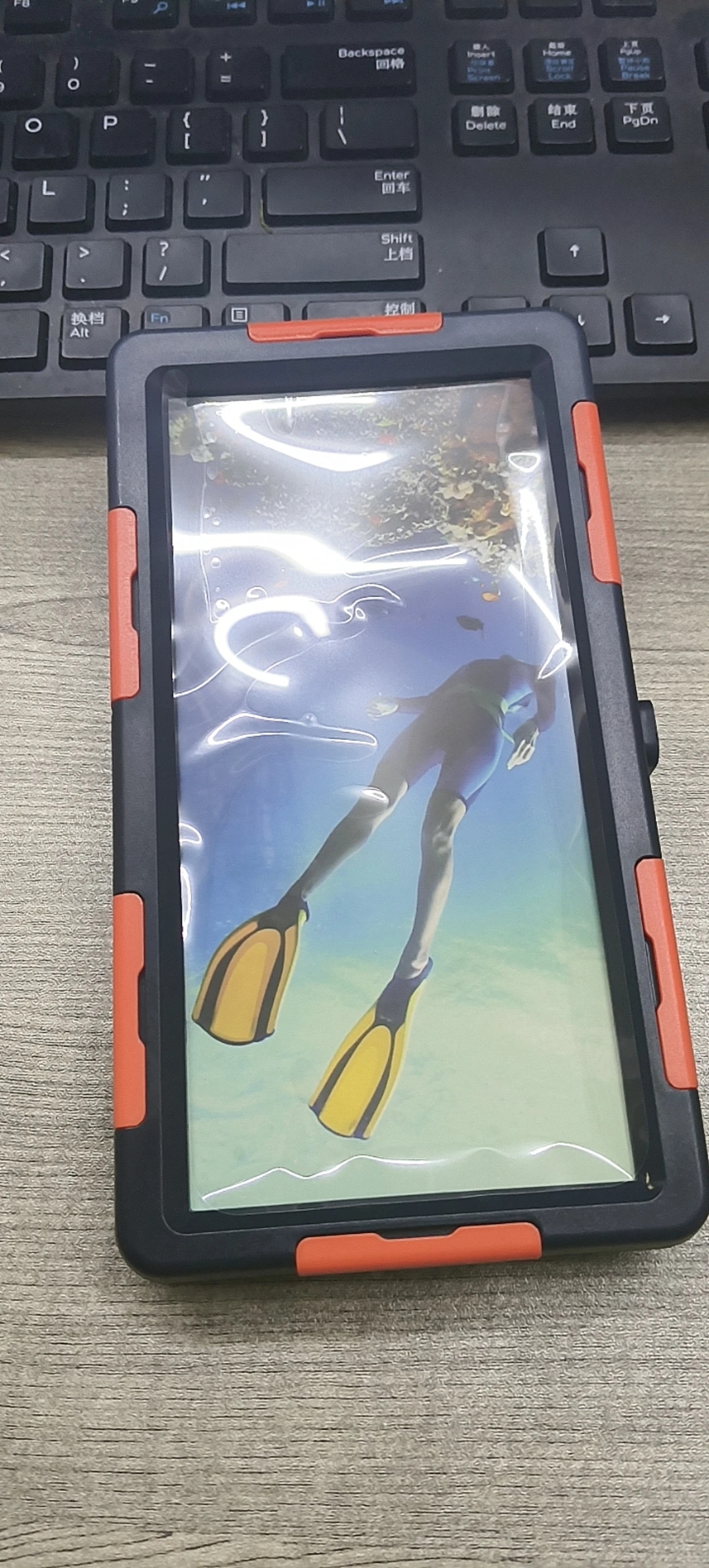 Shellbox underwater 15 meters diving swimming photography Suitable for left volume key universal phone models below 6.5 inch. 