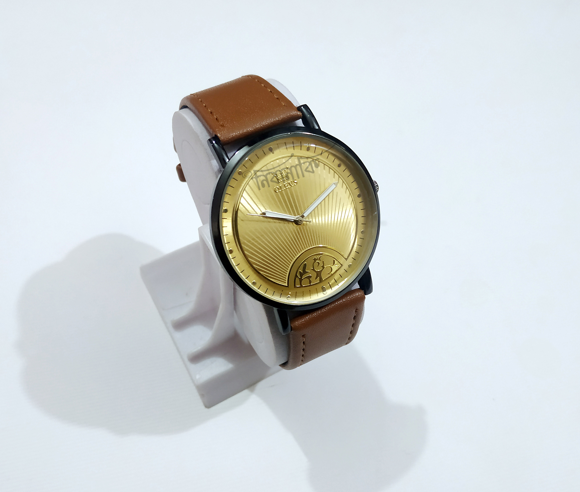 Olives No-4413 Analog Lather Strap Wrist Watch With Extra Battery. 