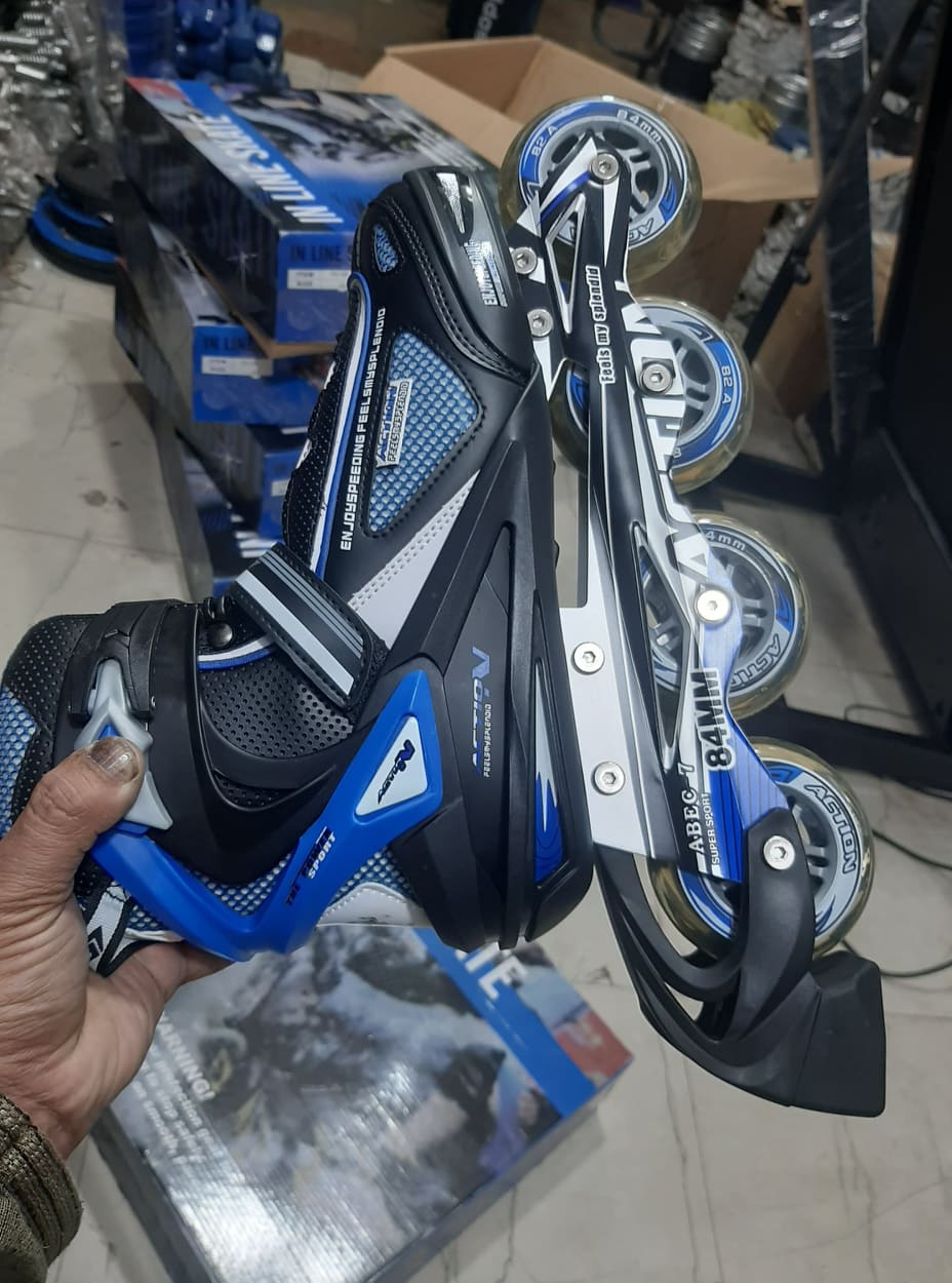 ACTION SKATING WHEEL SIZE 84"BEST QUALITY SHOES SIZE 43. 