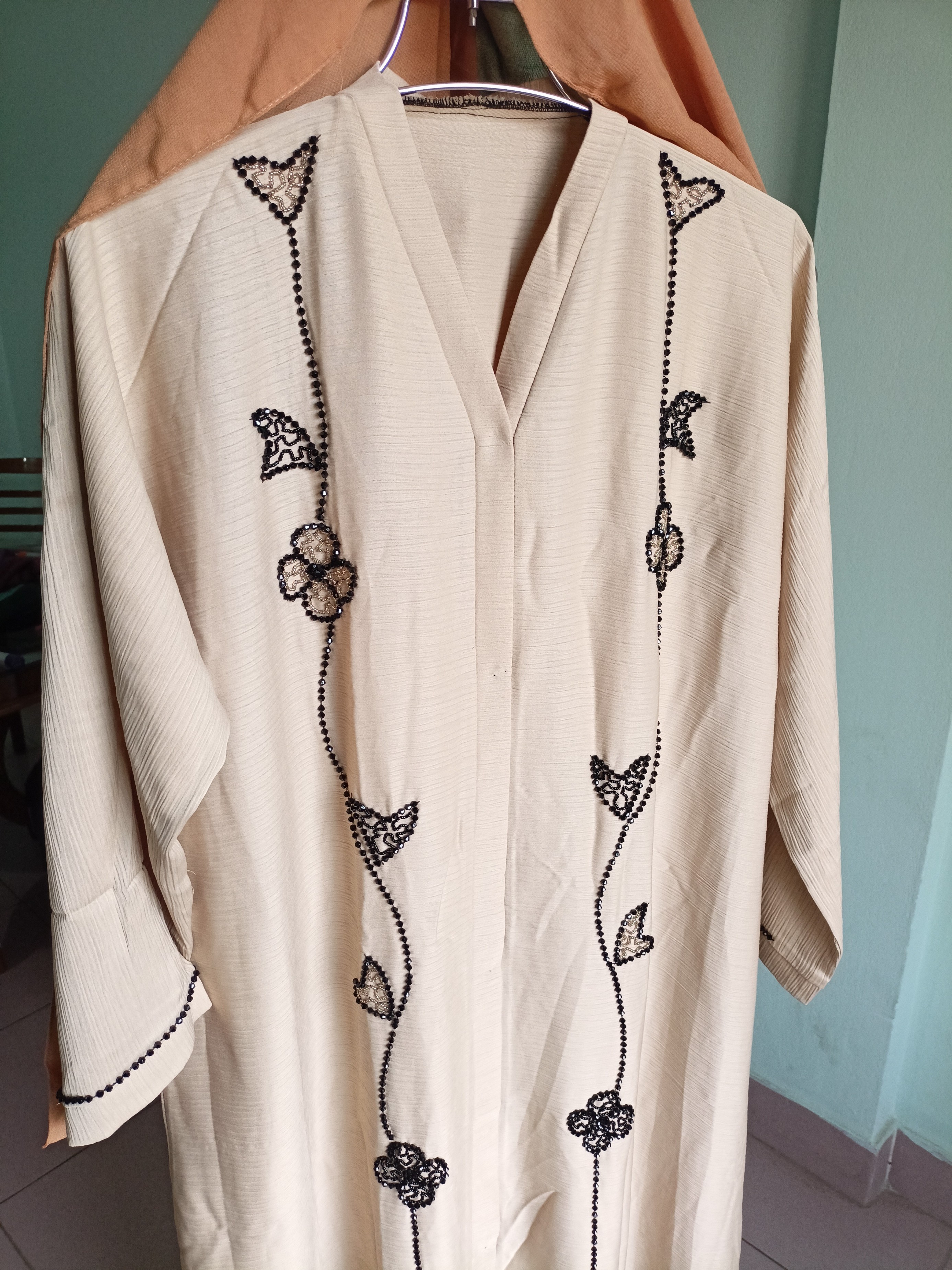 Most demanding elegant design Dubai jum fabrics Borka with stons karcupi kas For Women Regular Use Borka Outerwear Zoom fabrics Abaya Borkha with maching hijab Borka For Women. 