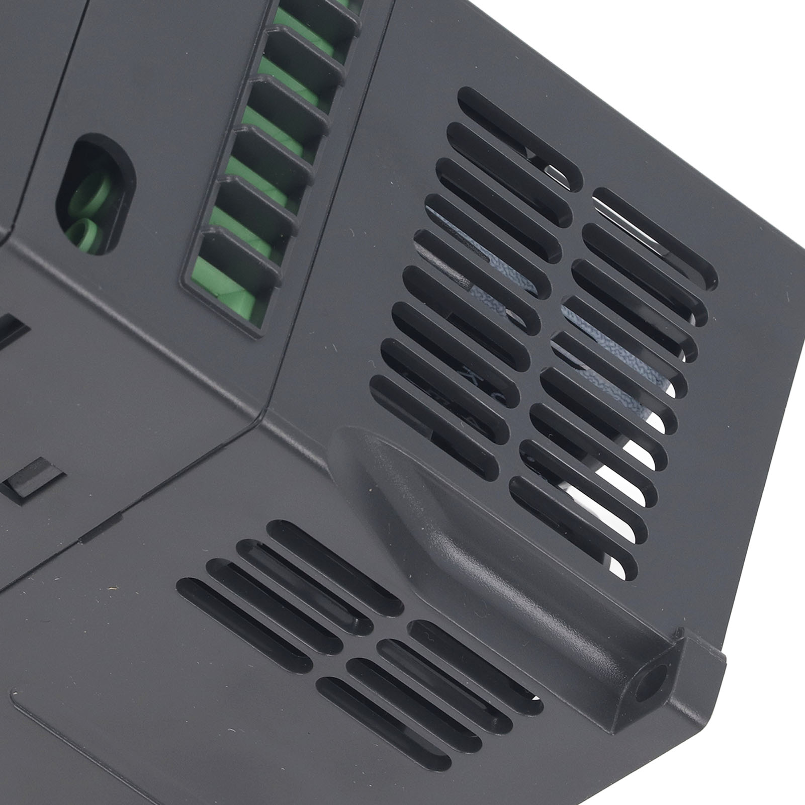 VFD Frequency Inverter 2.2KW 0-320Hz Output 50 60Hz Input Digital Display AC380V User Friendly for Motor. 