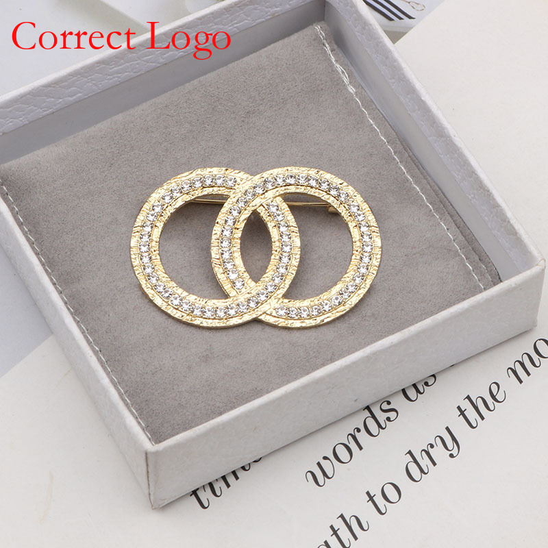 24 nuovi modelli di spille alla moda con strass, doppia qualità superiore, lettera C, stile vintage retrò, trendy, di alta gamma, versatili_voghion.com