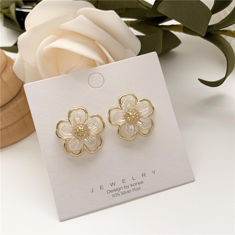 New 2023 Pearl Flower Crystal Earrings Women Accessories