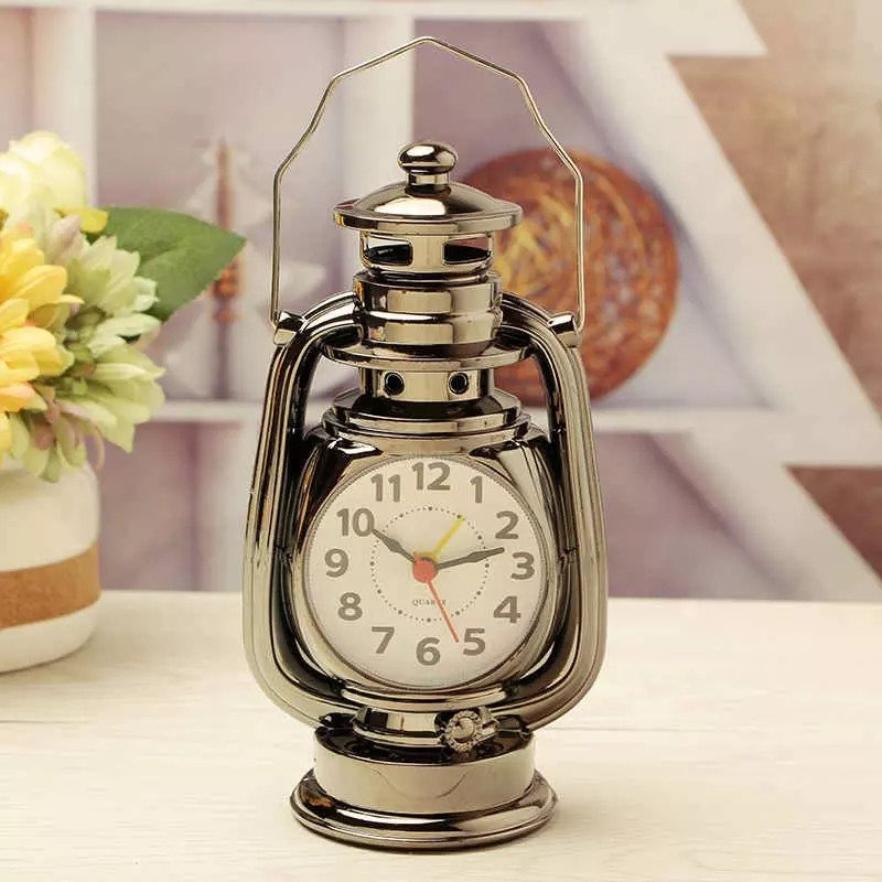 Table Desktop Clock Oil lamp alarm clock Party decor Retro barn lantern Christmas decorative lights portable lantern yard home decoration