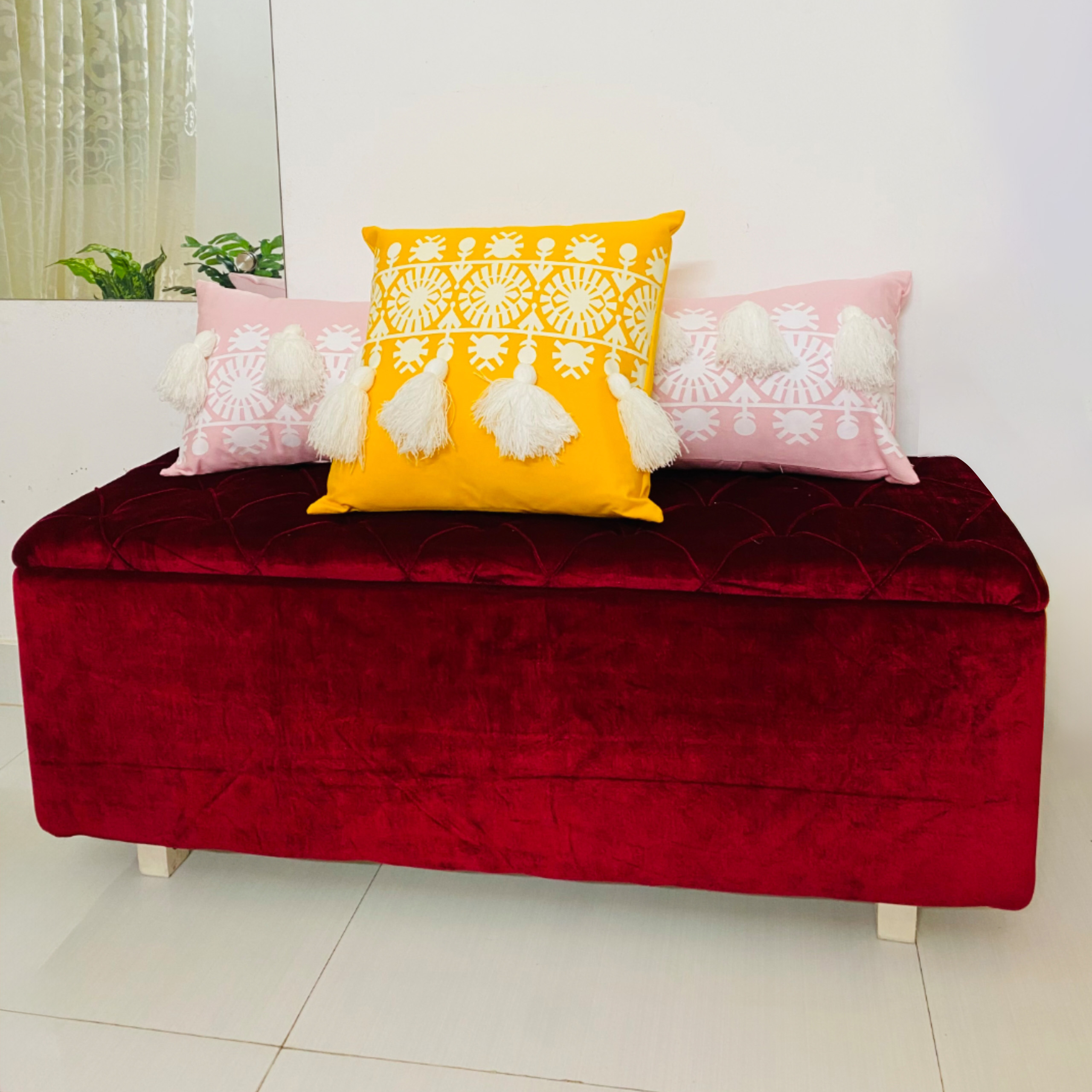 Divan Sofa Made of High - Quality Material - Perfect Living Room Furniture. 