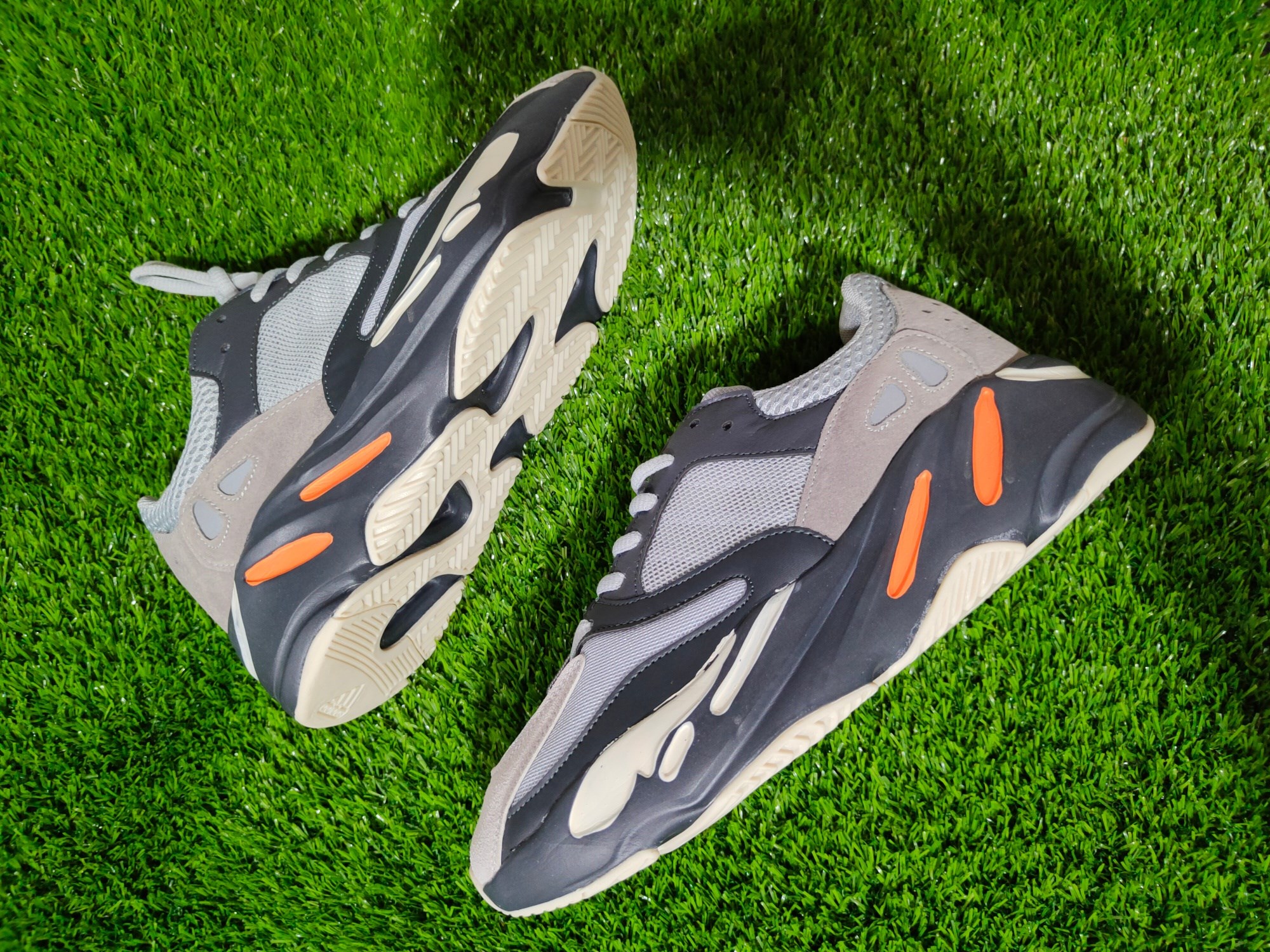 men yeezy 700
