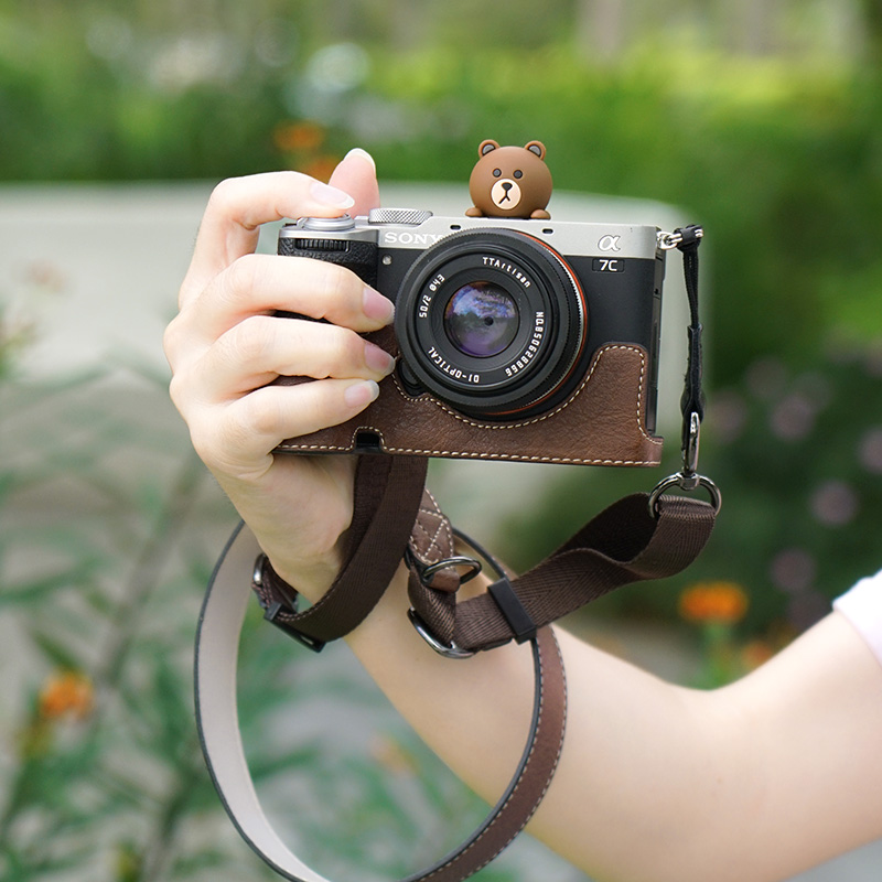 Camera Half Case Base Camera Cover baseplate Protector Bag for Sony A7C II Mark II A7CII A7CR Leather Strap Pouch 1/4Screw. 