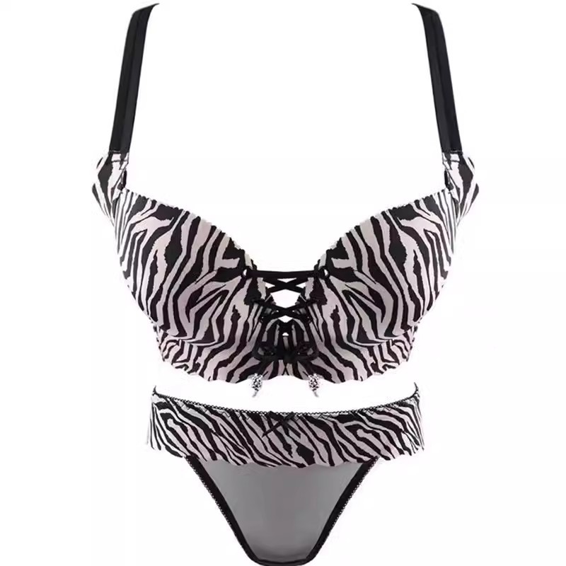 New Japanese Style Pure Sexy Leopard Print Underwear Women's Push up Small Size Flat Chest Big Beauty Back Lace-up Bra Set. 