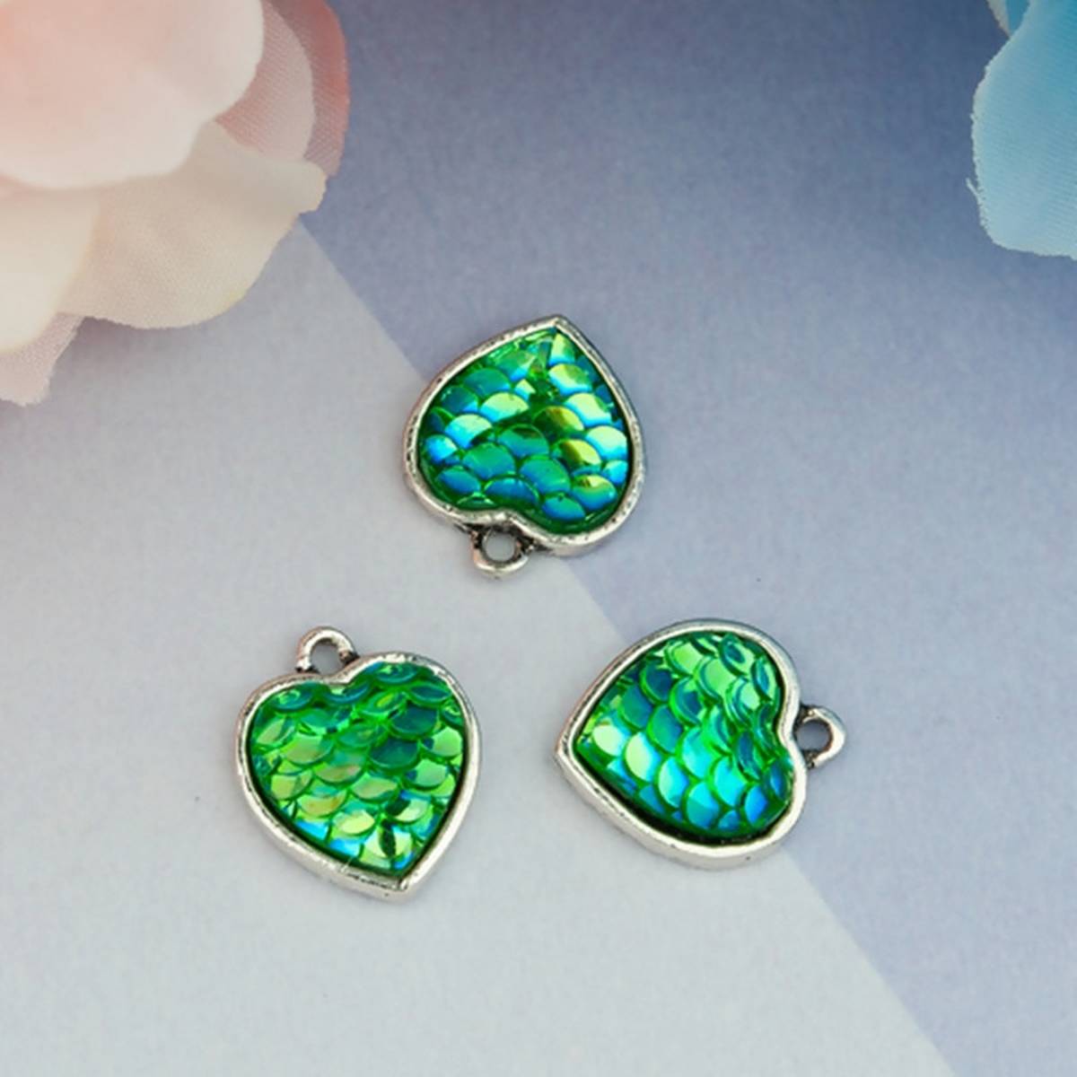 【VisioN Shop】DoreenBeads Zinc Alloy & Resin Mermaid Fish/ Dragon Scale Heart Silver Color Pendants Jewelry,10PCs(null)
